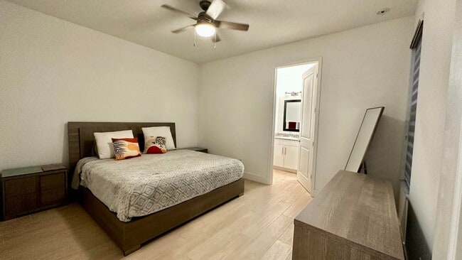 Building Photo - 5570 Quiet Lake Pl