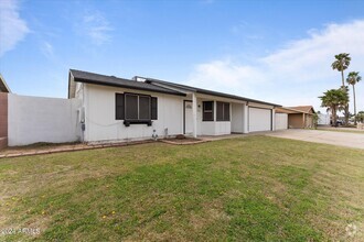 Building Photo - 6109 W Marconi Ave