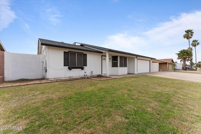 Building Photo - 6109 W Marconi Ave