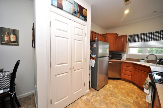 Building Photo - 445 Woolf Rd