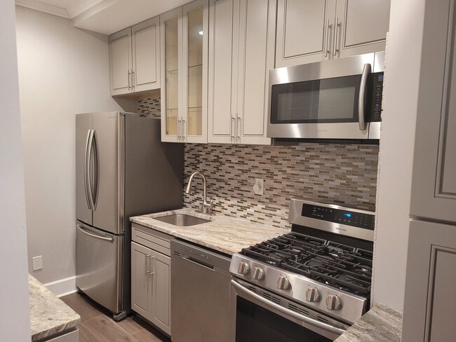 Building Photo - 169 Peachtree Cir NE