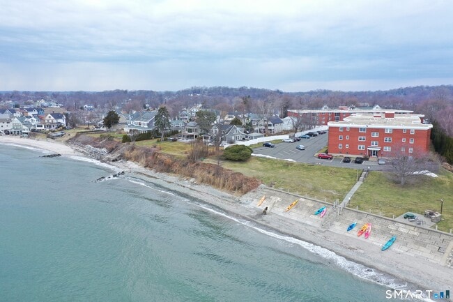 Building Photo - 185 Melba St