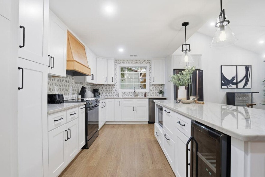Building Photo - 7417 Shadowlake Dr