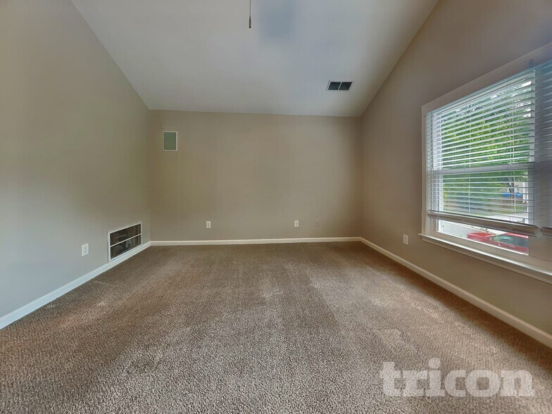 Building Photo - 2098 Clearvista Dr NW