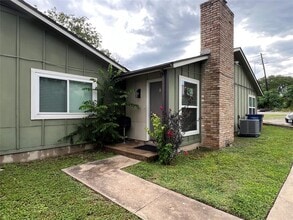 Building Photo - 10510 Little Pebble Dr