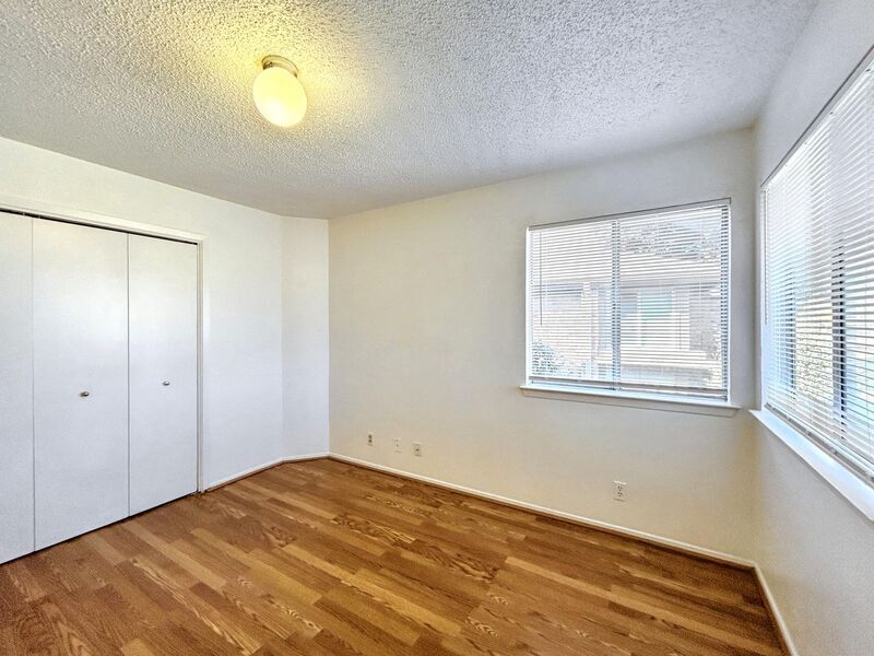 Building Photo - 1405B Braker Ln