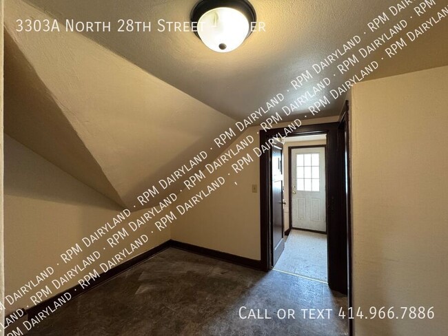 Building Photo - Charming 2-Bedroom, 1-Bathroom Upper Unit ...