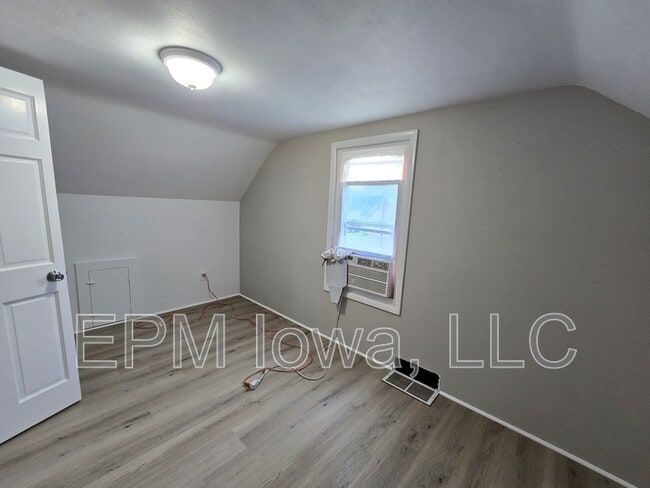 Building Photo - 1269 Northey St