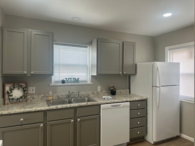 Building Photo - Three bedroom house with garage