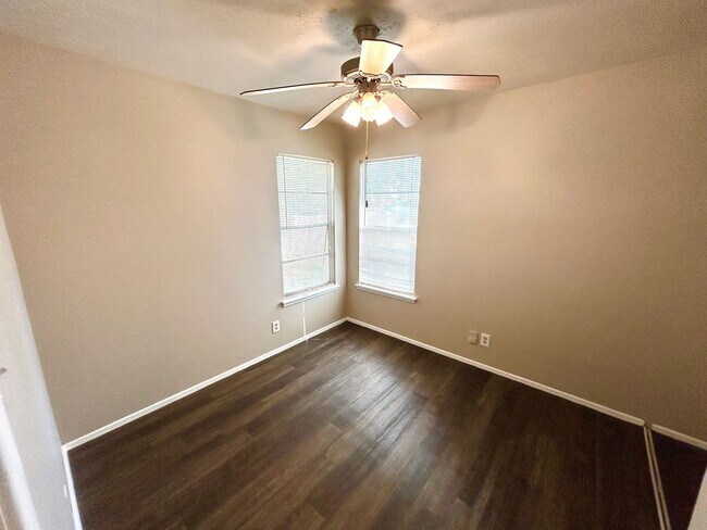 Building Photo - *COMING SOON* Cozy & Convenient – 3 Bedroom Home Near Shopping & Highways!