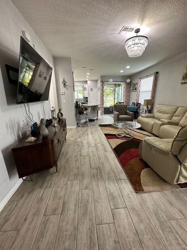 Building Photo - Lease this 3BR End-Unit Townhome in Gated Community with Water View!