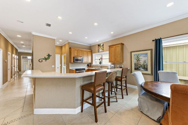 Building Photo - 1232 W Lagoon Ave