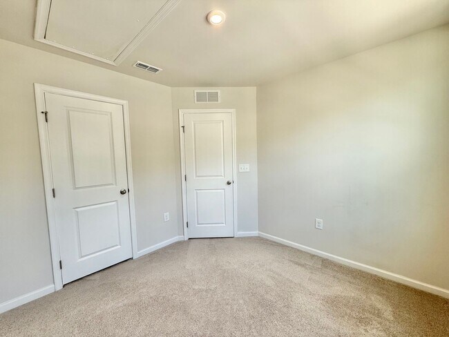 Building Photo - Stunning 3BD, 2.5BA End Unit Zebulon Townh...