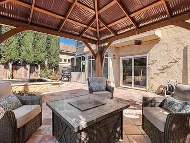 Building Photo - Luxurious 5-Bedroom Rancho Del Oro Home with Solar – Available Now!