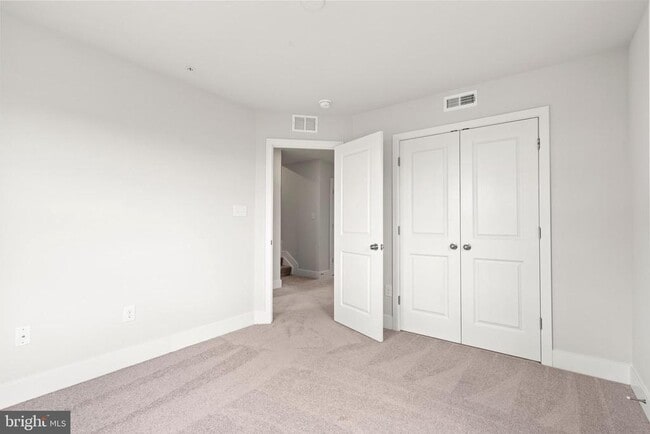 Building Photo - 7736 Meander Ct S