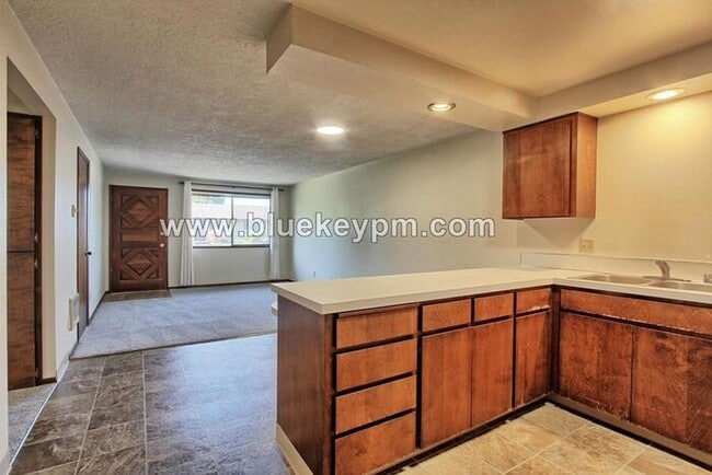 Building Photo - Unit #4- 2 Bed, 1 Bath Unit in Battle Ground in a 55+ Complex 2 blocks off Main Street