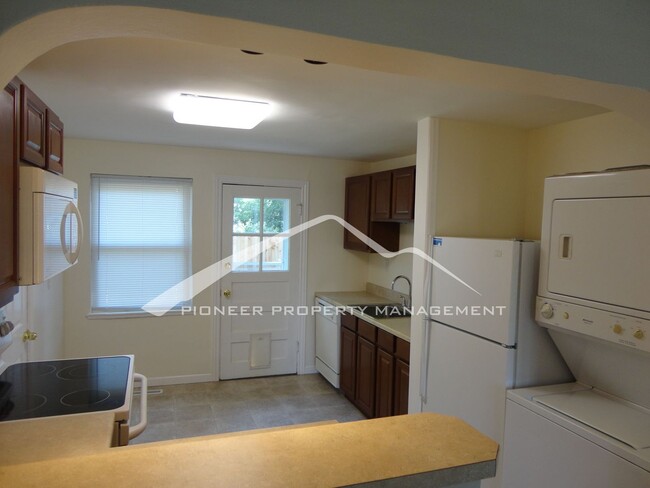 Building Photo - Updated 1/2 Duplex with Washer/Dryer and F...