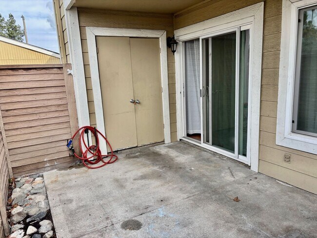 Building Photo - 514 Derby Rd