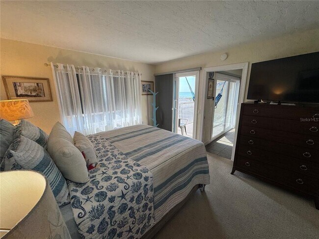 Building Photo - 1400 Tarpon Center Dr