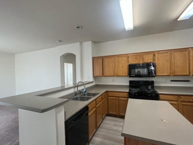 Building Photo - Great single story 3 bedroom house for rent!