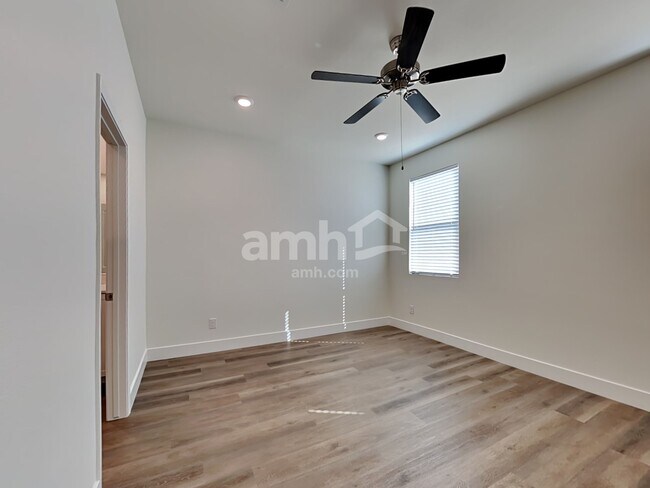 Building Photo - 502 Speckled Orchid Pl