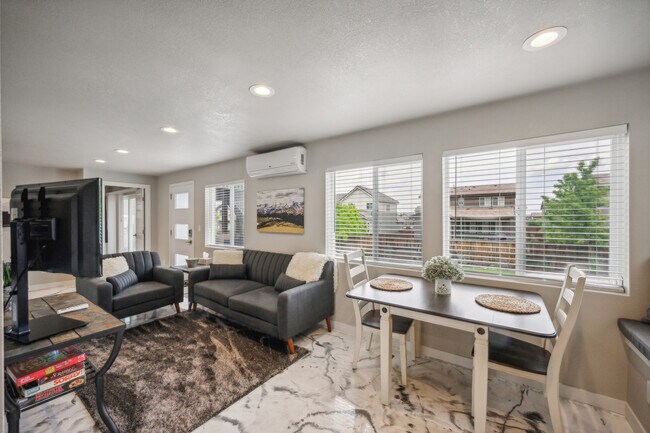 Building Photo - 14341 Mosaic Ave