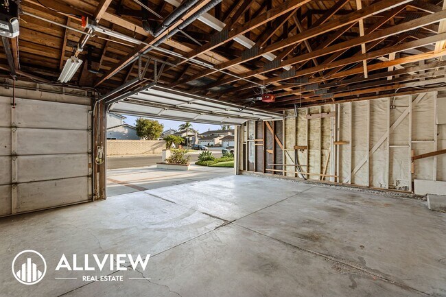 Building Photo - 6351 Glenfox Dr