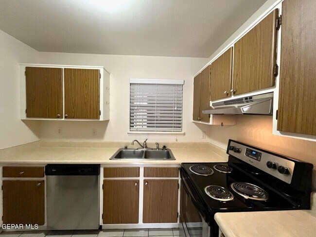 Building Photo - 4800 N Stanton St