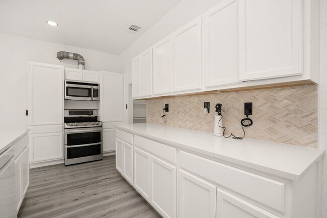 Building Photo - Spacious 3BR House in San Antonio Close to...
