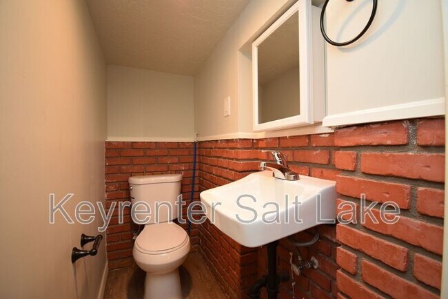 Building Photo - 21 Hartwell Ave