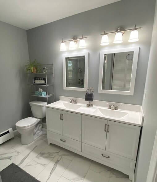 Master Bathroom - 3300 Decker Pl