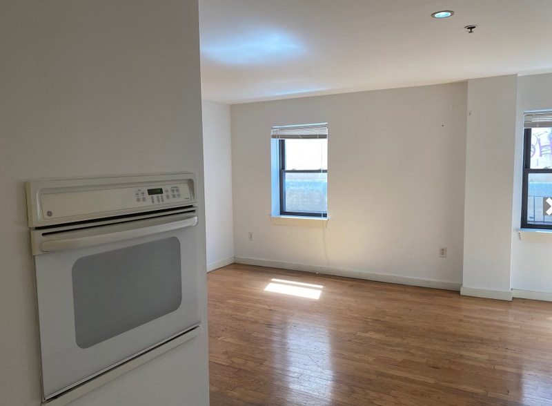 Building Photo - 476 Commonwealth Ave