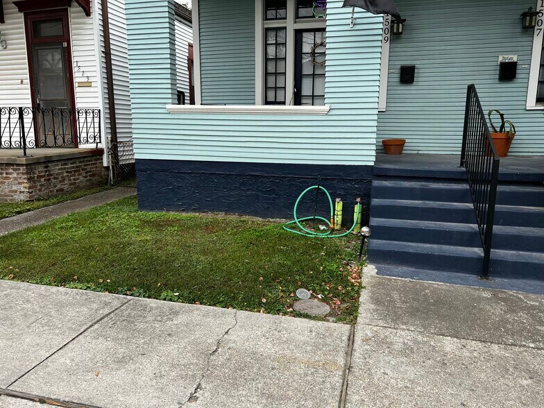 Building Photo - 1507 Dante St