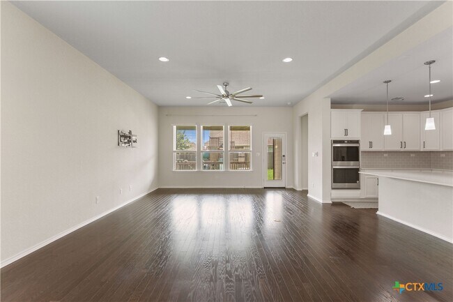 Building Photo - 942 Blue Violet