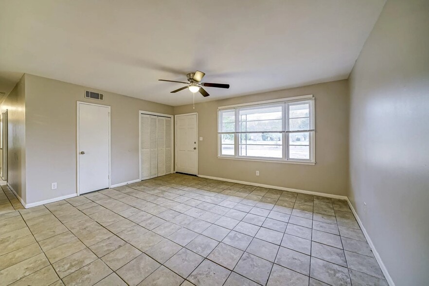 Building Photo - 693 Aldrich St NE