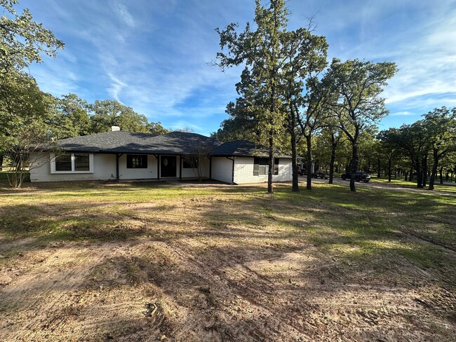 Building Photo - Beautiful HOME on 3.88 Acres with 30x40 SH...