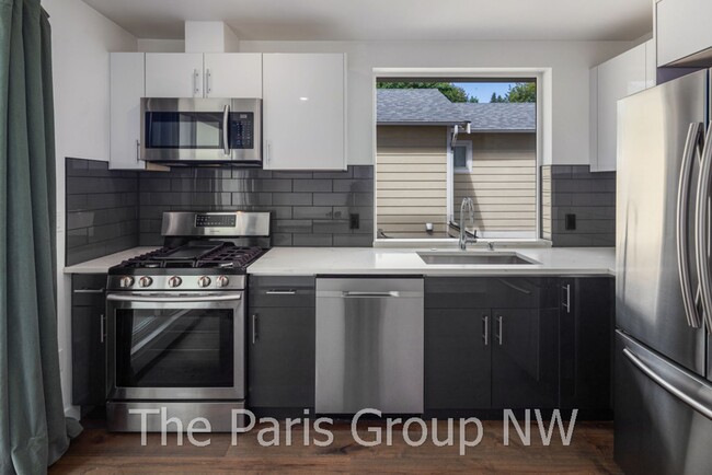 Building Photo - Modern 2BR Columbia City/Hillman City Town...