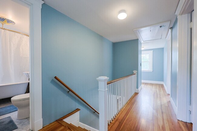 Building Photo - 14 Elm St