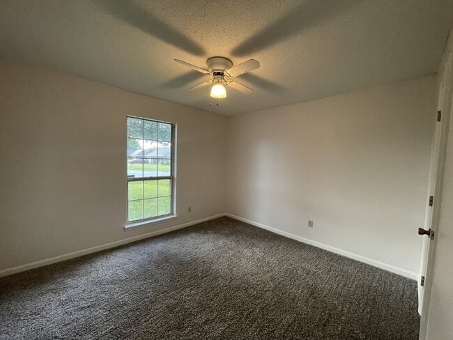 Building Photo - Home For Rent