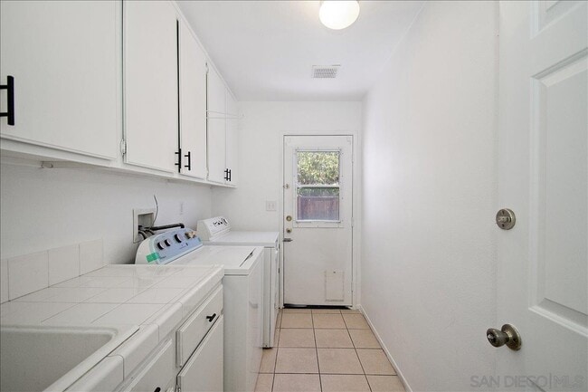 Building Photo - 39513 St Honore Dr