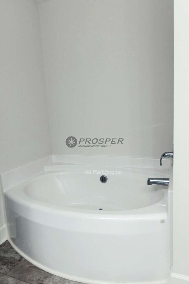 Building Photo - 16 Jaycee Ct