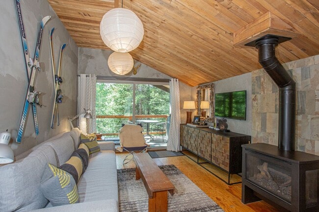 Primary Photo - Adorable Mountain Cabin available for a Wi...
