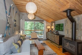 Building Photo - Adorable Mountain Cabin available for a Wi...
