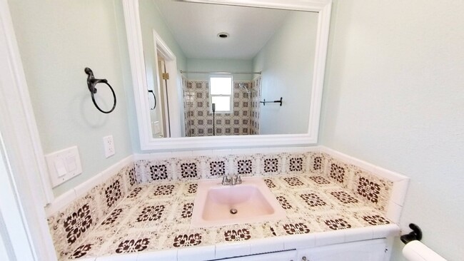 Building Photo - 5104 Westmont Ave