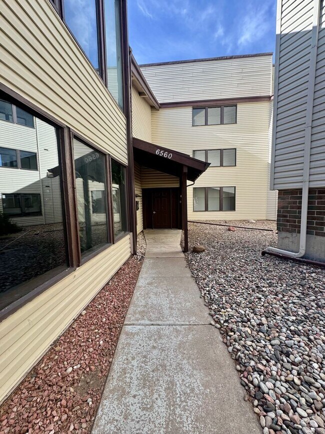 Building Photo - Updated CONDO in Rockrimmon with POOL, TENNIS and PICKLEBALL COURTS!