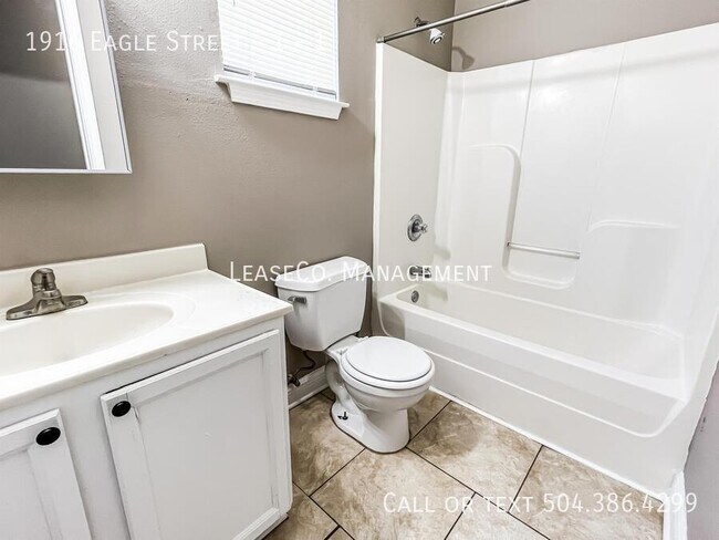 Building Photo - 1916 Eagle St