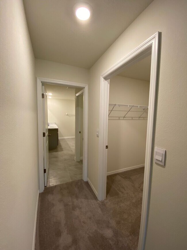 Building Photo - Desirable SE Ocala Neighborhood - Deer Path - 3/2/2 *Won't Last*