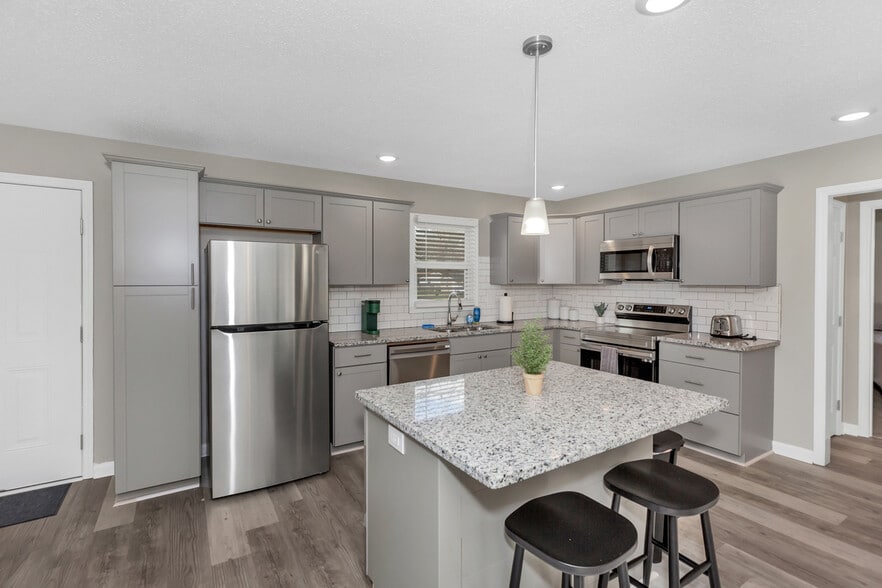 Building Photo - 2700 Sparkman Dr NW