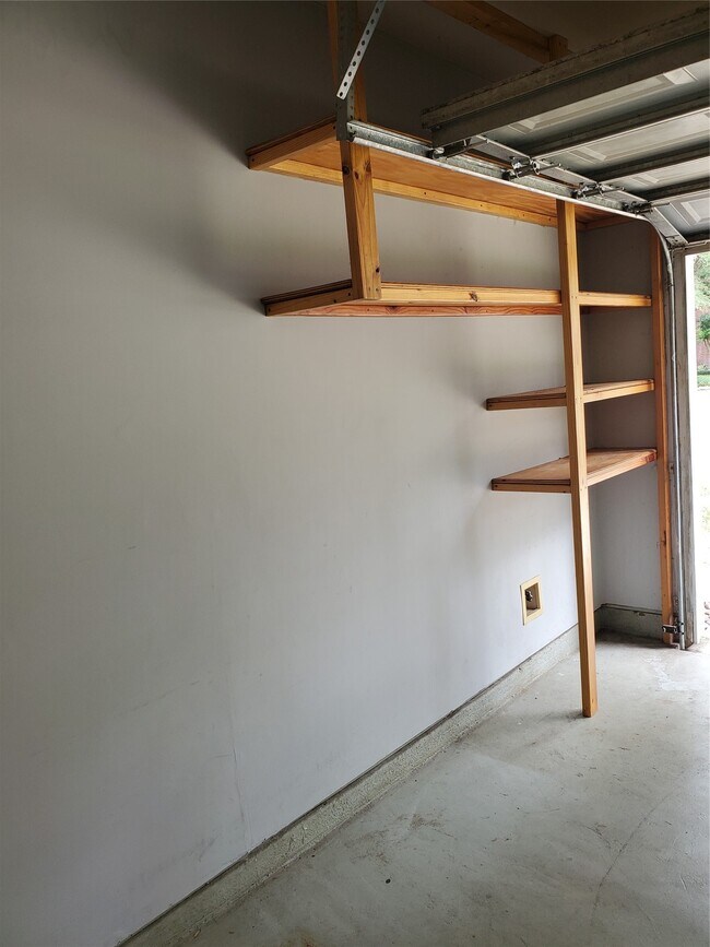 Building Photo - 2715 Falling Forest Ct