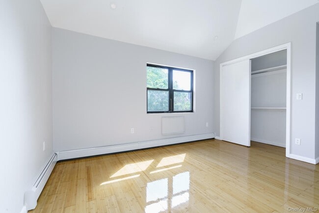 Building Photo - 1209 E 93rd St